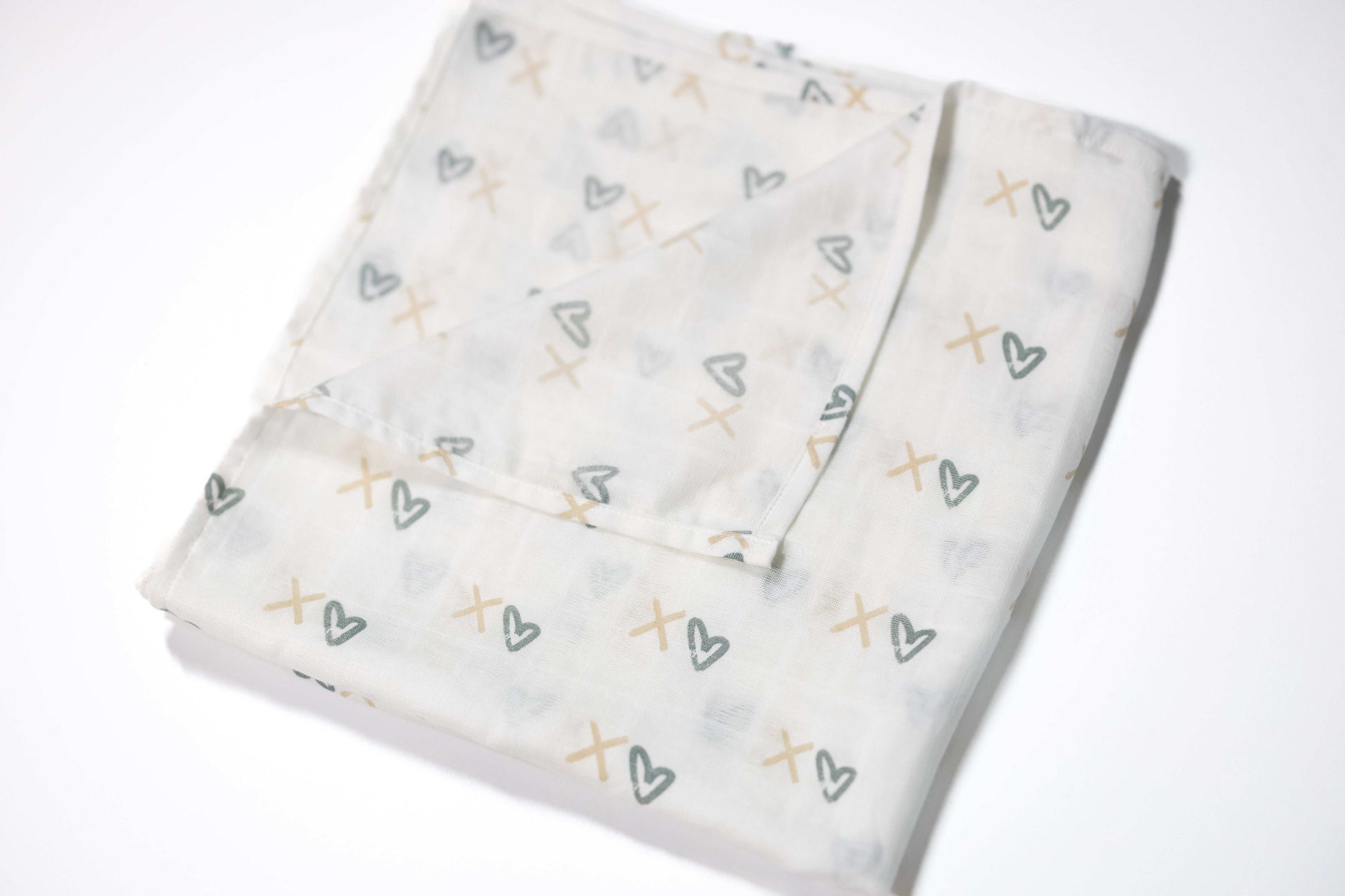 XOXO - Organic Cotton Muslin Swaddle Blanket - CARLOMAR